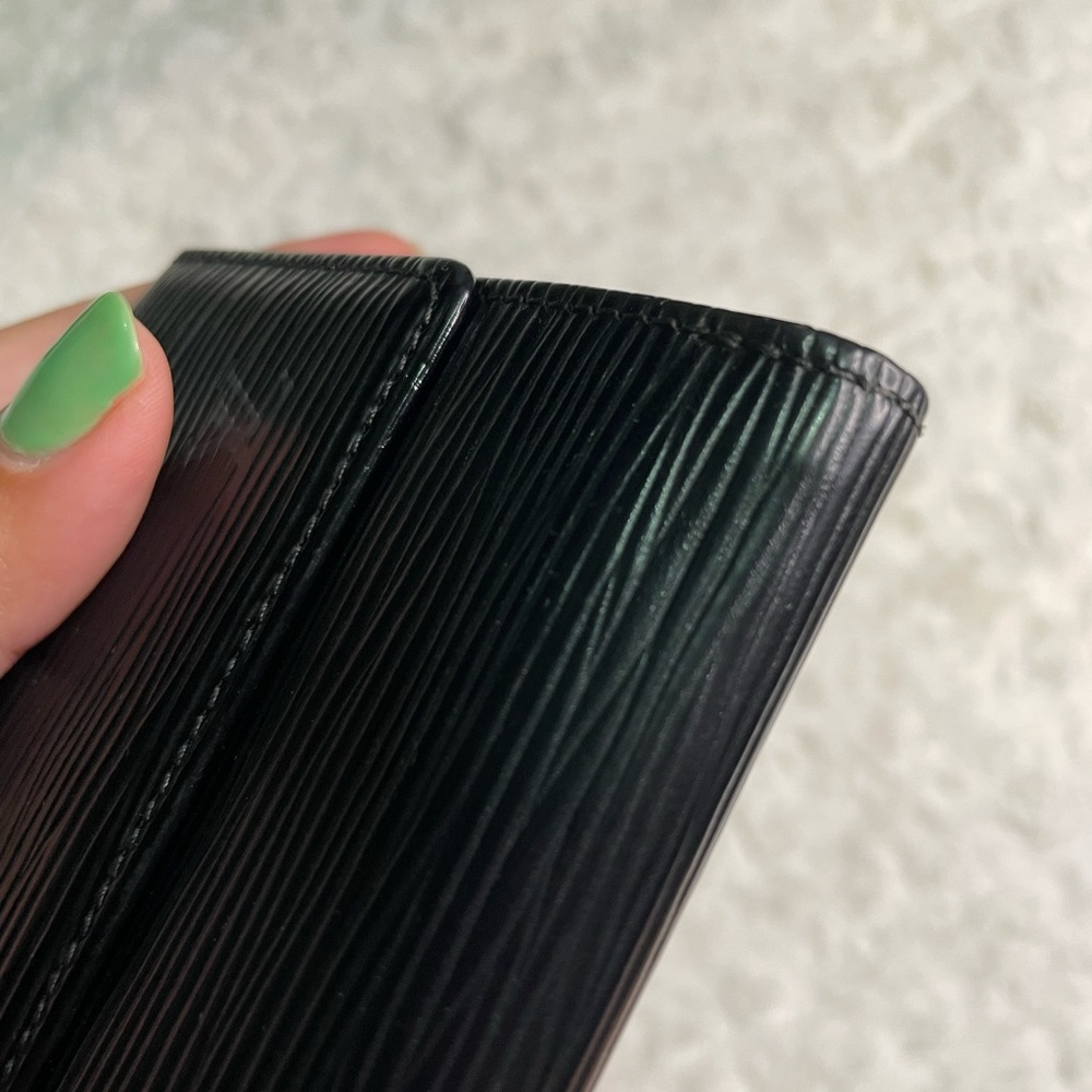 Louis Vuitton Black Epi Elise Trifold Wallet ๐ค - Picture 8 of 17